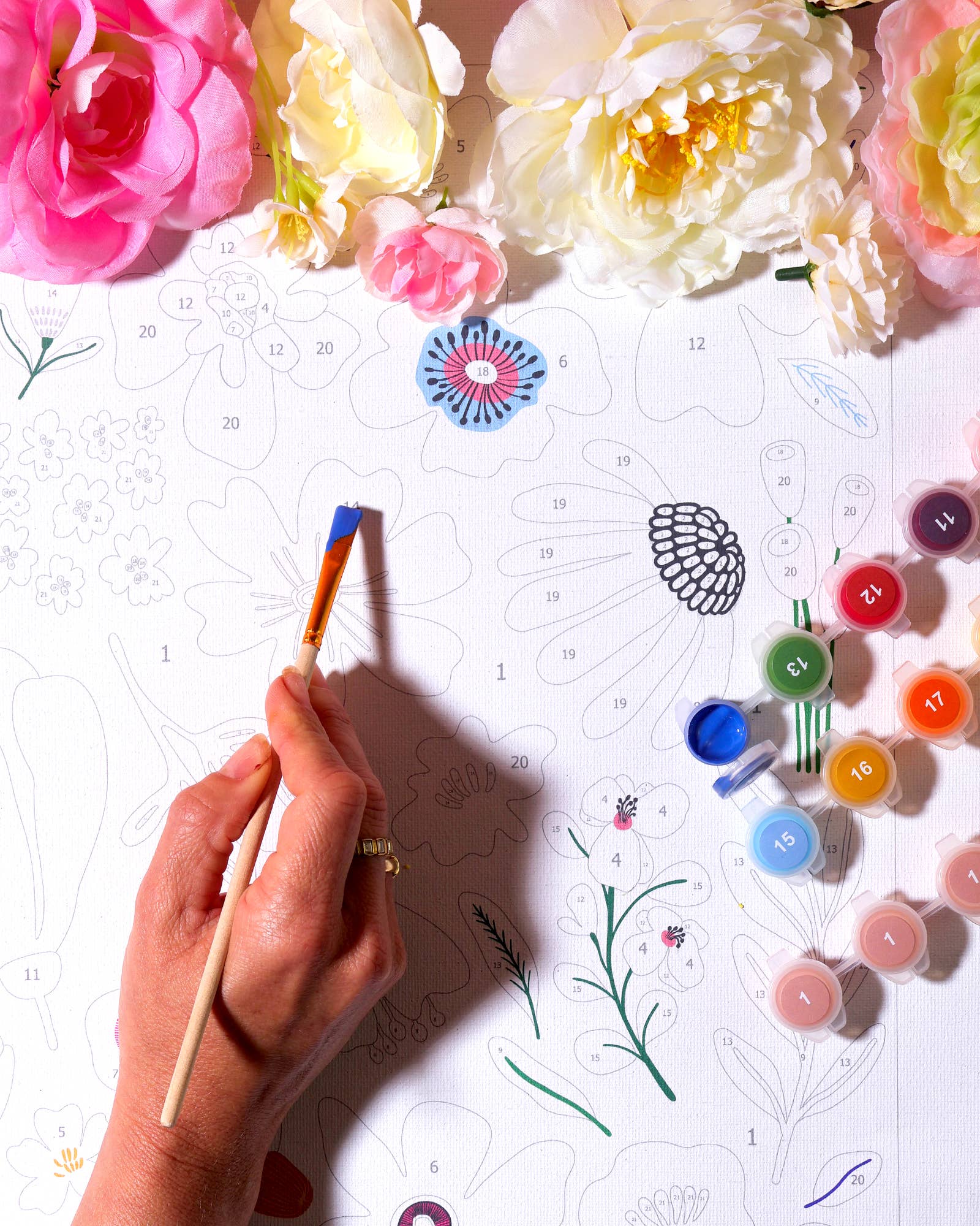 Paint by Numbers - Pressed Flowers 1 x Canvas 1 x Set of Paints 1 x Brush 1 x Set