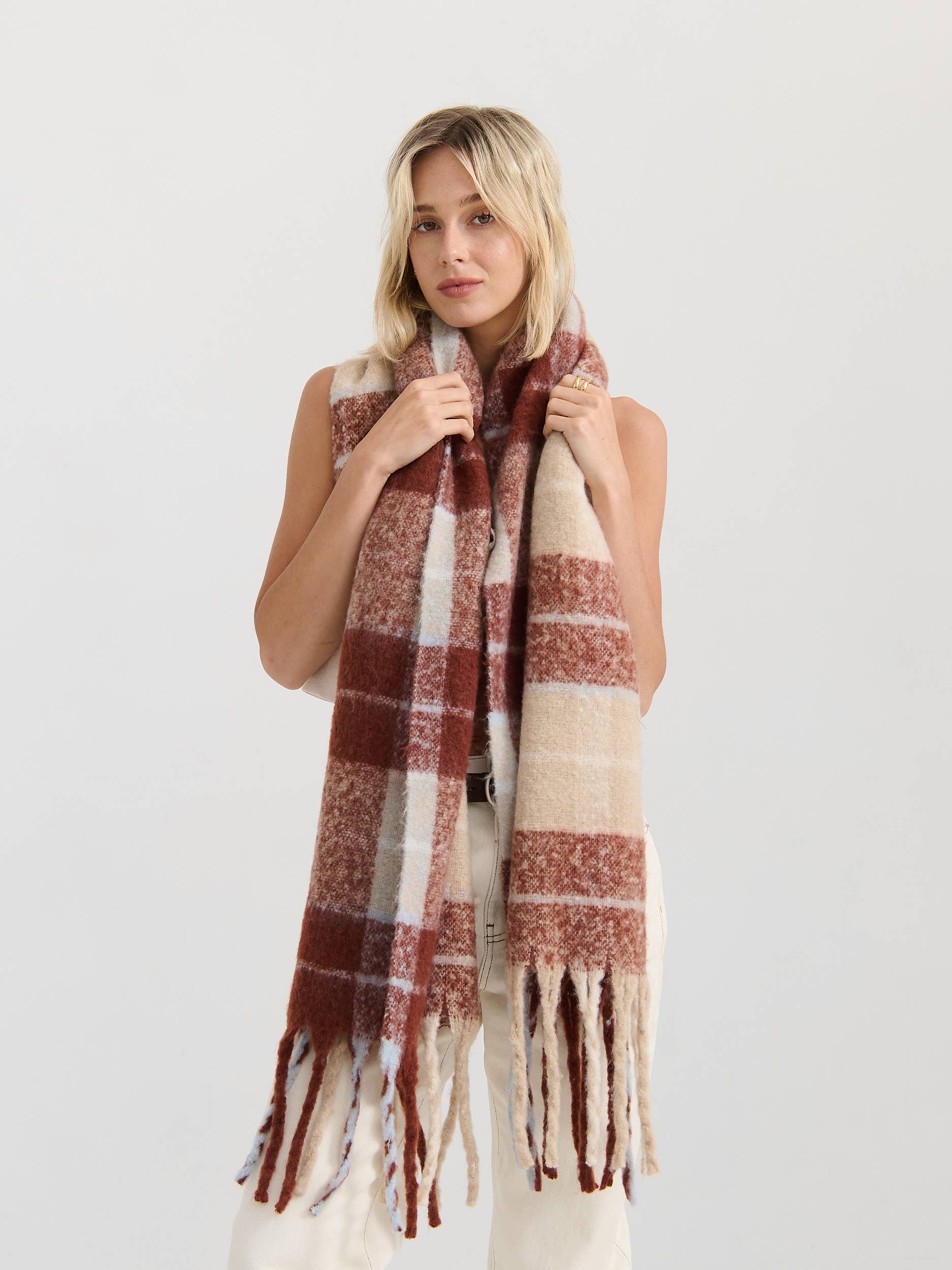 [Limited] Annie Checkered Fluffy Scarf striped pattern