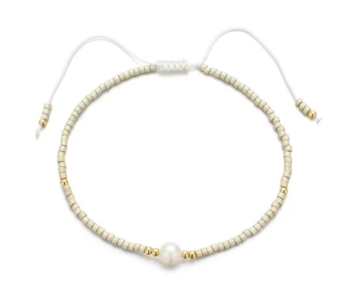 Sea Soul freshwater pearl Bracelet Handmade with the highest quality Japanese Miyuki beads & the softest of silk thread. Fully adjustable to 29cm long.