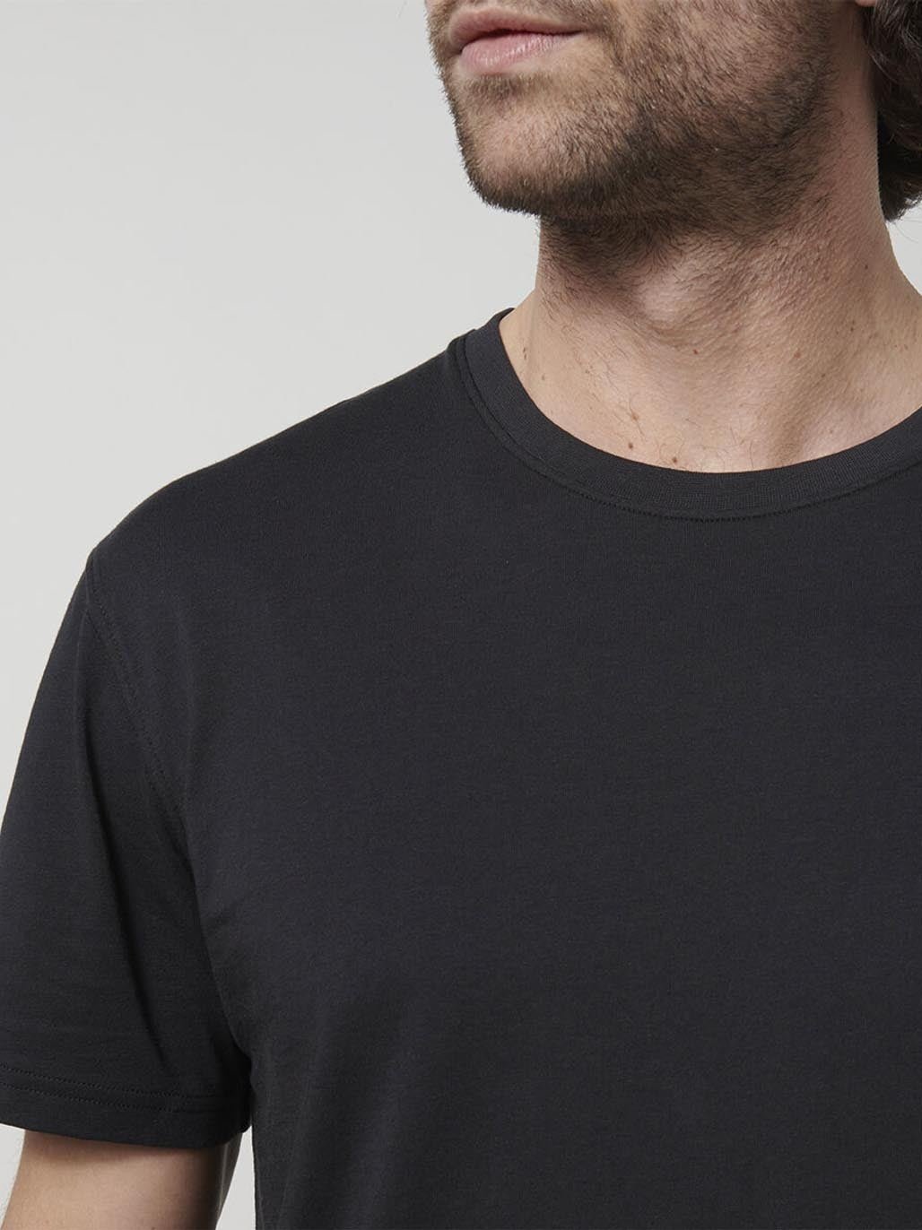 Core short sleeve tee black Y19251 - Land to Coast