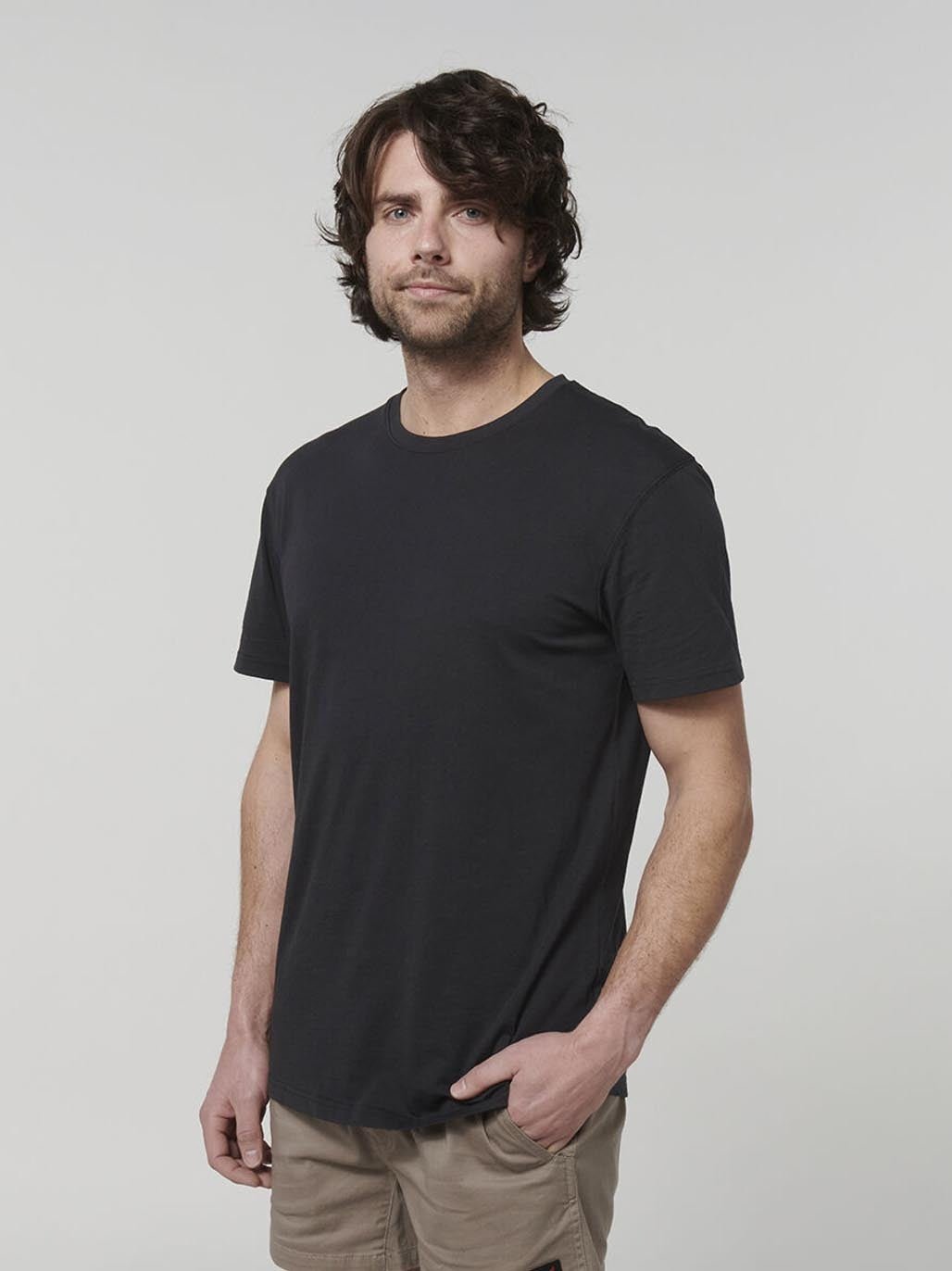 Core short sleeve tee black Y19251 - Land to Coast